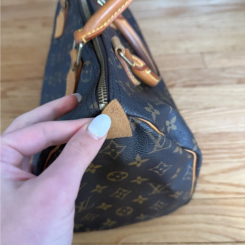 AUTHENTIC LOUIS VUITTON LV Monogram Speedy 30